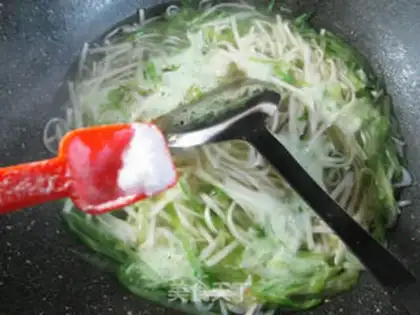 Make Shrimp-skinted radish noodles step 5
