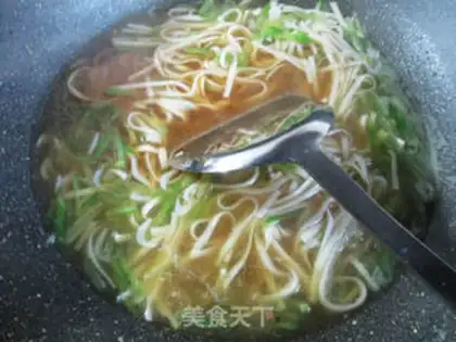 Make Shrimp-skinted radish noodles step 7