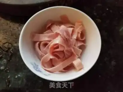 Make Salmon and ham noodles step 1