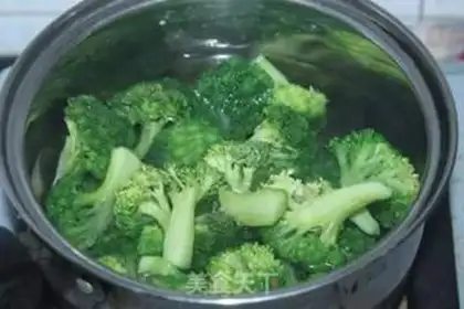 Make Pills of broccoli step 1