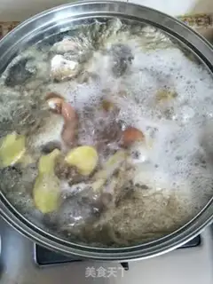 Make Hot pig hoof step 1