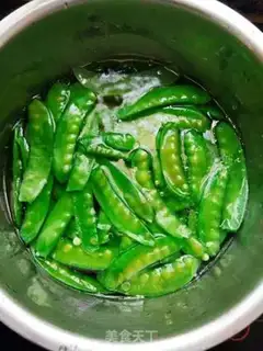 Make Weenie fried Dutch beans step 2
