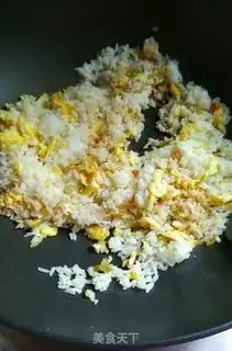 Make Sour cucumber egg fried rice step 4