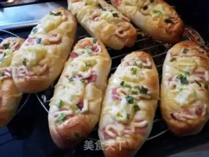 Make Pineapple ham bread step 16
