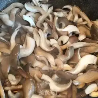Make Garlic slices of mushrooms step 5