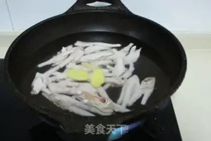 Make Sour papayas with chicken claws step 2