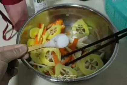 Make Sour papayas with chicken claws step 7