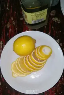 Make Honey lemon iced tea step 2