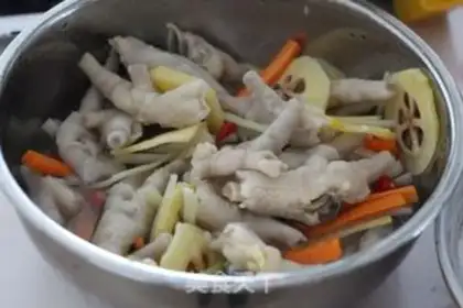Make Sour papayas with chicken claws step 13