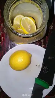 Make Honey lemon iced tea step 3