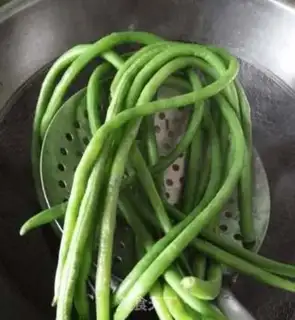 Make Fry bean horns step 1