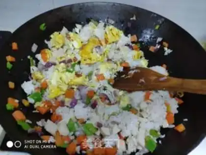 Make Vegetable egg fried rice step 5