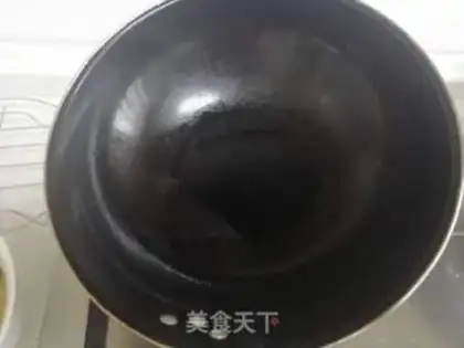 Make Tomato fried eggs step 1