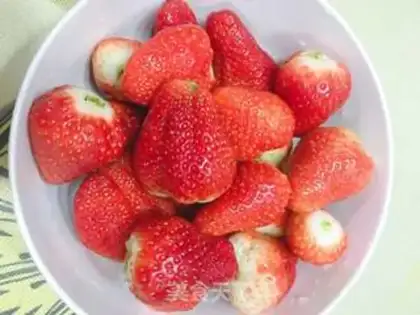 Make Strawberry yogurt step 0