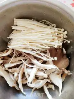 Make Fish-head hotpot step 2