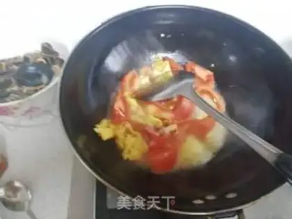 Make Tomato fried eggs step 4