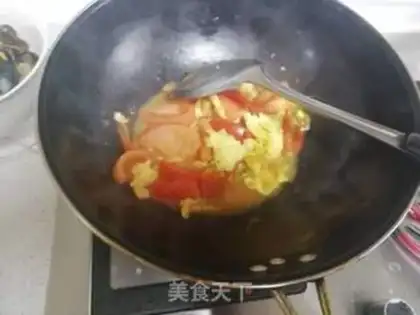 Make Tomato fried eggs step 5
