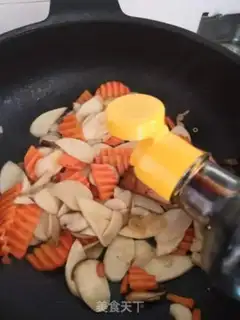 Make Carrot fried abalone mushroom step 5