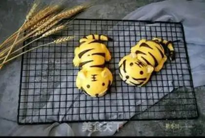 Make Two tiger buns step 30