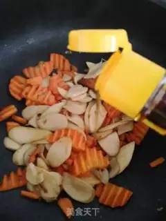 Make Carrot fried abalone mushroom step 8