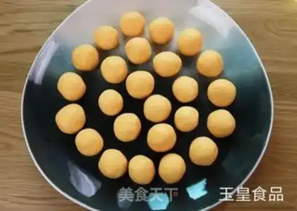 Make Pumpkin sesame ball step 4