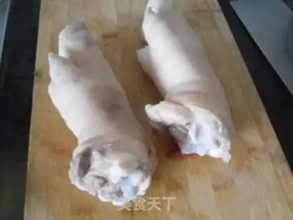 Make Soy pig hoofs step 0