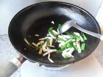 Make Soy pig hoofs step 1