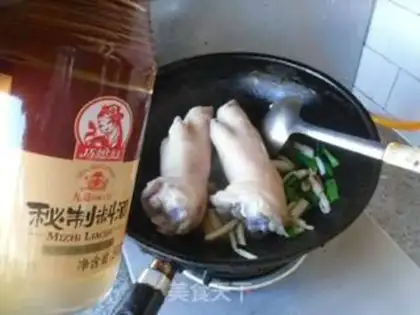 Make Soy pig hoofs step 3