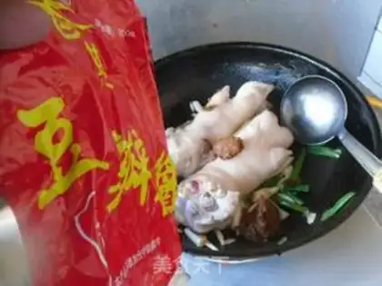 Make Soy pig hoofs step 4