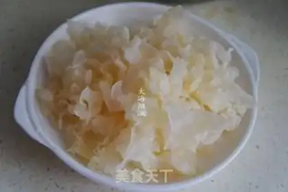 Make Silver ear soup step 1