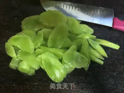 Make Scrambled eggs step 1