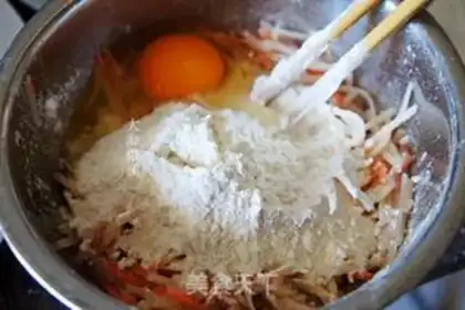 Make Carrot potato eggcake step 2