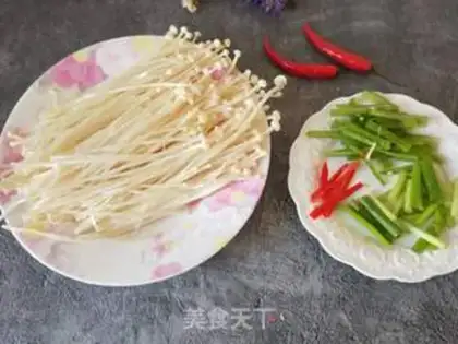 Make Golden fungus fried eggs step 1
