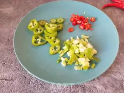 Make Jealousy bean sprouts step 1
