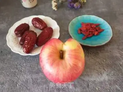 Make Red-tree apple soup step 0