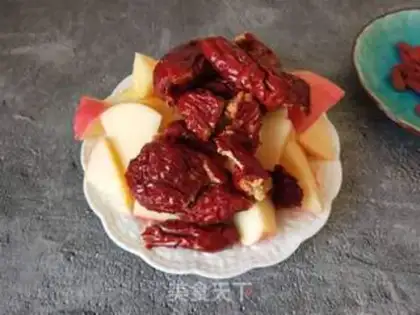 Make Red-tree apple soup step 1