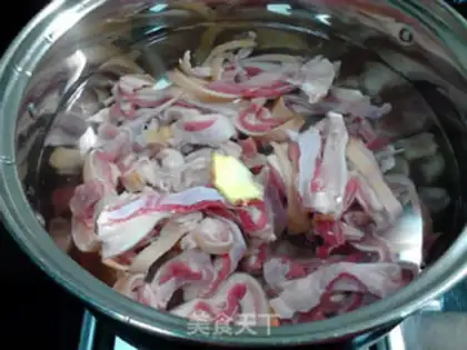 Make The ginseng returns to the date of the ginger lamb soup step 2
