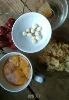 Make A silver spoon of yellow sugar step 0