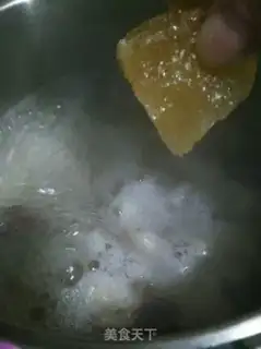 Make A silver spoon of yellow sugar step 3
