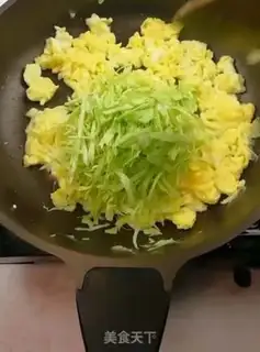 Make Eggs and blue rice step 2