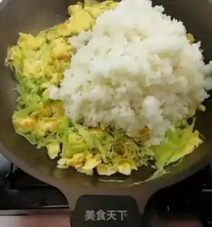 Make Eggs and blue rice step 4
