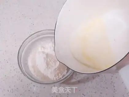 Make Strawberry with a pie bag step 2