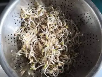 Make The green bean sprouts step 1