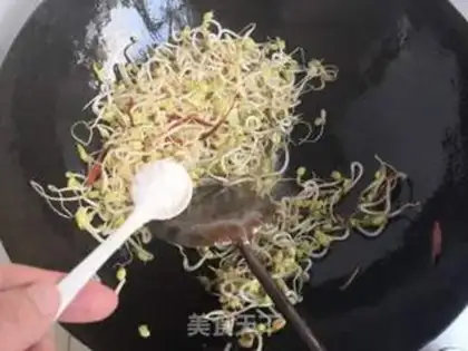 Make The green bean sprouts step 7