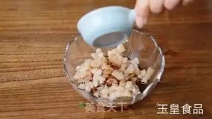Make Tofu-coated rice rolls step 0