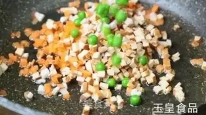 Make Tofu-coated rice rolls step 1