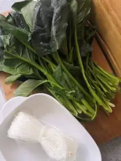 Make A spinach fan step 0