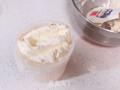 Make Strawberry with a pie bag step 31