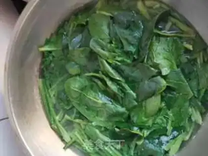 Make Spinach egg soup step 2
