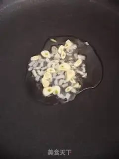 Make Carrot fried abalone mushroom step 1